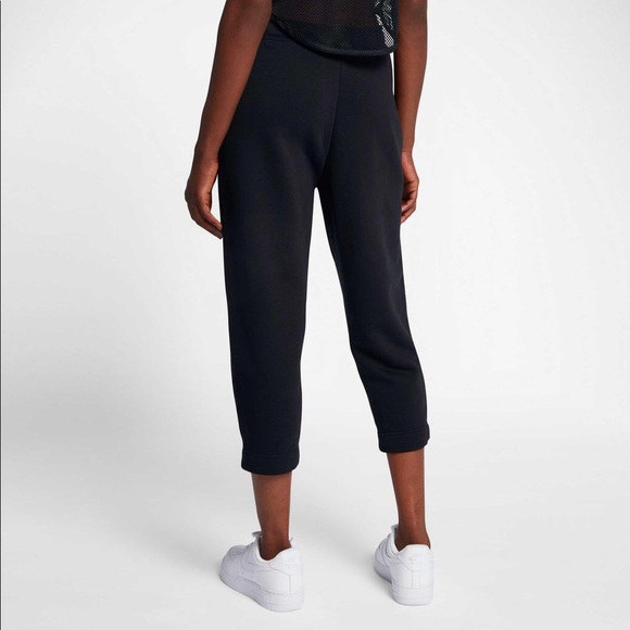 Nike Black Cropped Fleece Sweatpants - Picture 2 of 6